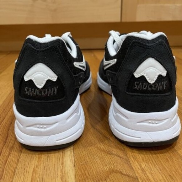 Saucony 3D GRID Hurricane Mens Sneakers Shoes Size 10 Black White EXCELLENT main image 5